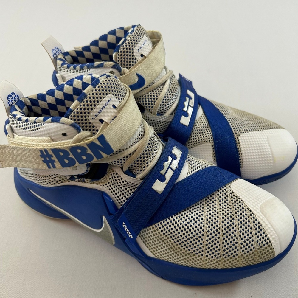 Nike LeBron Soldier 9 Shoes Kentucky Wildcats BBN Boys 6Y Blue White 776471-104